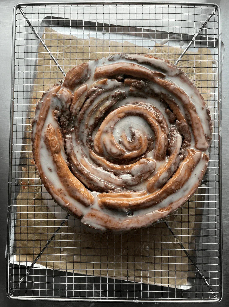 Kanelsnäckskaka med krispig glasyr