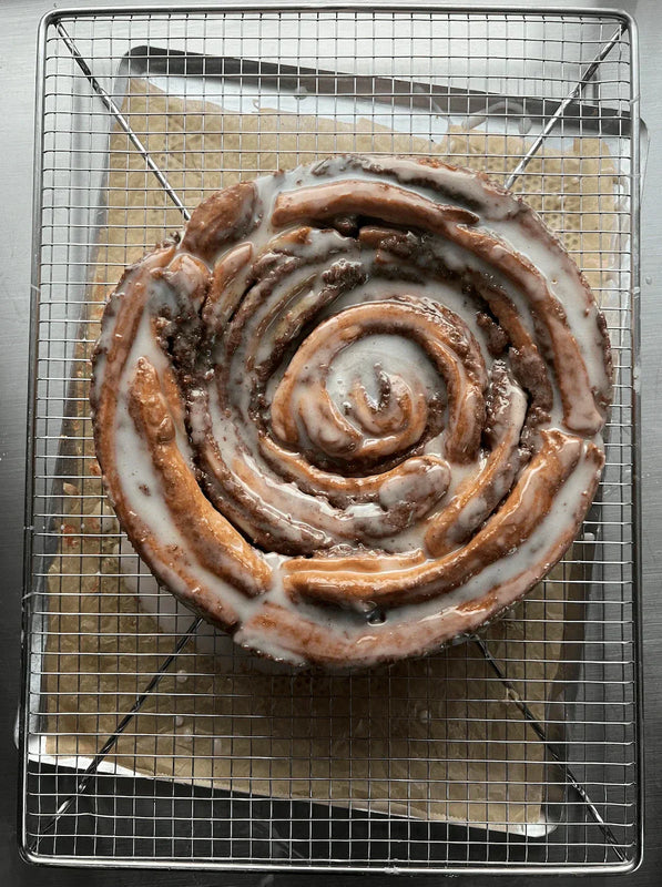 Kanelsnäckskaka med krispig glasyr